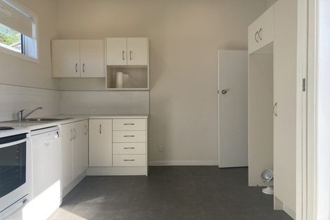 Photo of property in 17 Queens Drive, Kilbirnie, Wellington, 6022