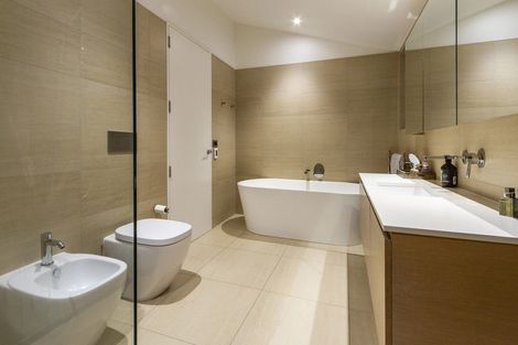 Photo of property in 21 Ocean View Road, Milford, Auckland, 0620