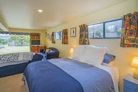 Photo of property in 152 Ocean Beach Road, Tairua, 3508