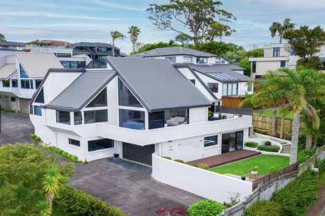 Photo of property in 2/6 Calypso Place, Rothesay Bay, Auckland, 0630