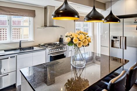 Photo of property in 44 Airlie Road, Plimmerton, Porirua, 5026