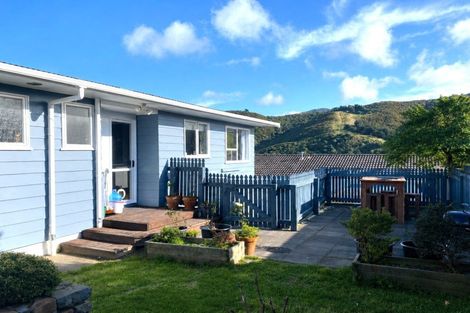 Photo of property in 7 Frobisher Street, Island Bay, Wellington, 6023