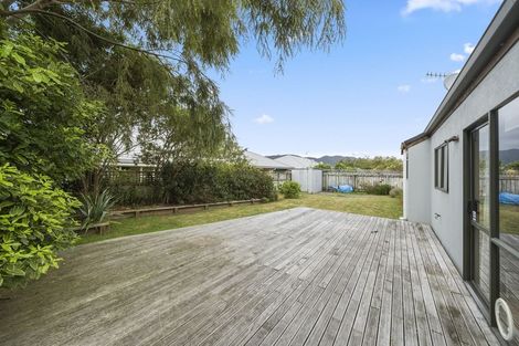 Photo of property in 71 Guildford Drive, Paraparaumu, 5032