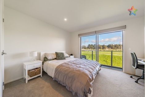 Photo of property in 4 Harena Way, Moera, Lower Hutt, 5010