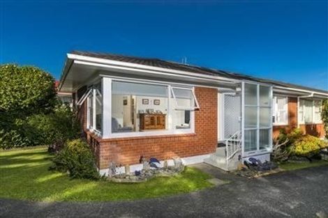 Photo of property in 1/33 Knightsbridge Drive, Forrest Hill, Auckland, 0620