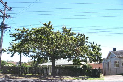 Photo of property in 2/63 Shakespeare Road, Milford, Auckland, 0620