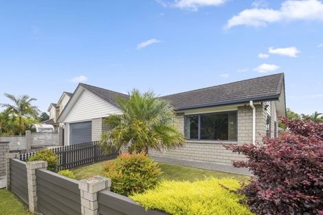 Photo of property in 14 Murray Becroft Avenue, Henderson Valley, Auckland, 0612