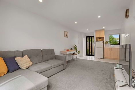Photo of property in 6/102 Millbrook Road, Sunnyvale, Auckland, 0612