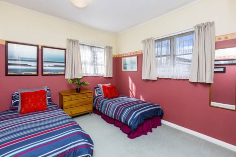 Photo of property in 10 Savage Crescent, Upper Hutt Central, Upper Hutt, 5018