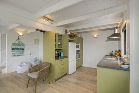 Photo of property in 5 Florence Place, Hahei, Whitianga, 3591