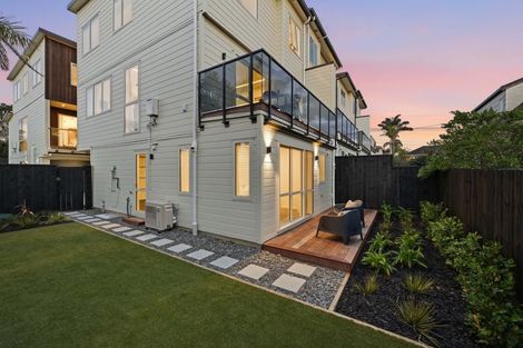 Photo of property in 2/3 Corrella Road, Belmont, Auckland, 0622