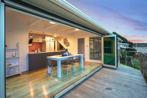 Photo of property in 10a Trevor Terrace, Paremata, Porirua, 5024