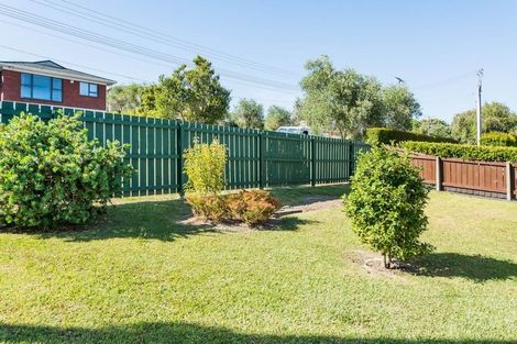 Photo of property in 1/71 Browns Bay Road, Browns Bay, Auckland, 0630