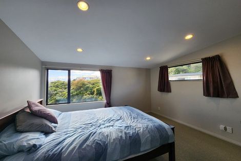 Photo of property in 82a Stewart Drive, Newlands, Wellington, 6037