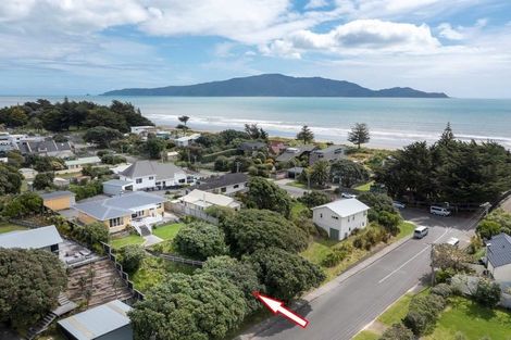 Photo of property in 12 Heperi Street, Waikanae Beach, Waikanae, 5036