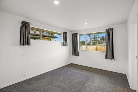 Photo of property in 18 Chic Gardens, Parakai, 0830