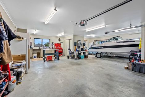 Photo of property in 16 Fred Carr Place, One Tree Point, 0118