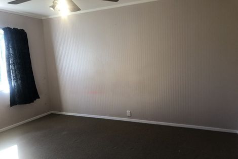 Photo of property in 37 Takapu Street, Henderson, Auckland, 0612