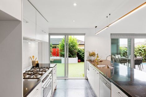 Photo of property in 15 Shalimar Place, Huntington, Hamilton, 3210