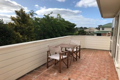 Photo of property in 8a Margaret Henry Crescent, Oteha, Auckland, 0632