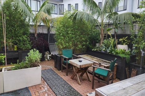 Photo of property in 11/2 Armoy Drive, East Tamaki, Auckland, 2016