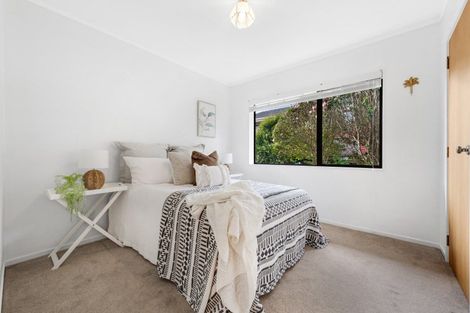 Photo of property in 57 Dalwhinnie Parade, Highland Park, Auckland, 2010