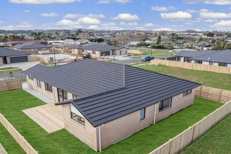 Photo of property in 5 Booker Drive, Tuakau, 2121