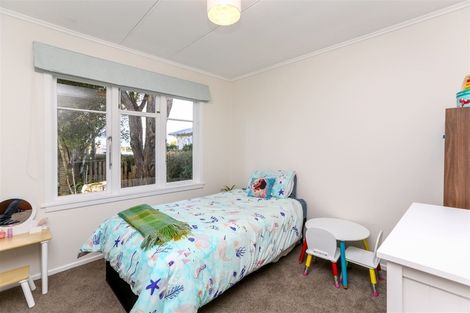 Photo of property in 33 Omata Road, Marfell, New Plymouth, 4310