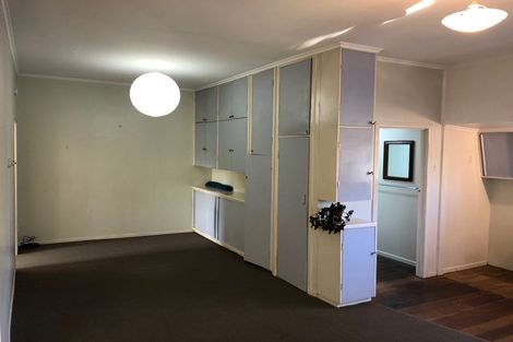 Photo of property in 51 Onewa Road, Northcote, Auckland, 0627