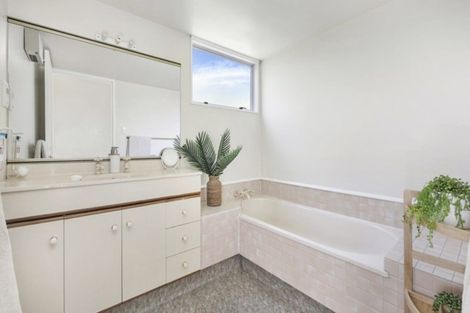 Photo of property in 5 Holderness Place, Ilam, Christchurch, 8041