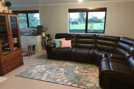 Photo of property in 4 Peachgrove Road, Te Atatu Peninsula, Auckland, 0610