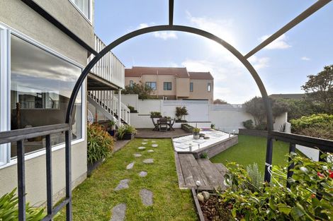 Photo of property in 89 Ashton Fitchett Drive, Brooklyn, Wellington, 6021