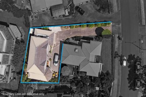 Photo of property in 2/12 Santa Monica Place, Goodwood Heights, Auckland, 2105