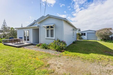 Photo of property in 13 Waimea Road, Waikanae Beach, Waikanae, 5036