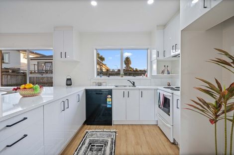 Photo of property in 2/24 Waimana Road, Conifer Grove, Takanini, 2112