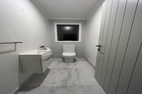 Photo of property in 5 Stratford Court, Fitzherbert, Palmerston North, 4410