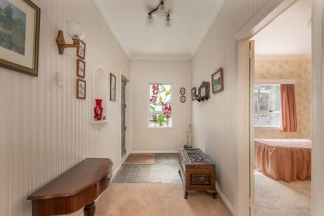 Photo of property in 16 Cambridge Street, Tawa, Wellington, 5028