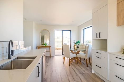 Photo of property in 19f Bradbury Road, Botany Downs, Auckland, 2010