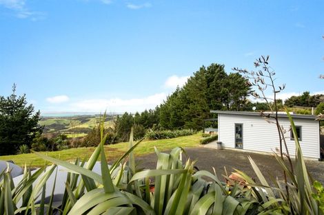 Photo of property in 124 Te Kanae Road, South Head, Helensville, 0874