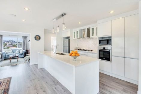 Photo of property in 47 Sohlue Place, Oteha, Auckland, 0632