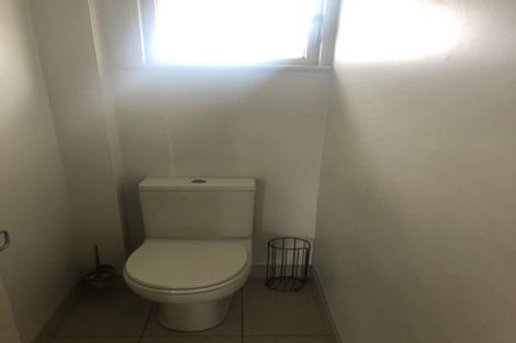 Photo of property in 34 Roberts Avenue, Bayswater, Auckland, 0622