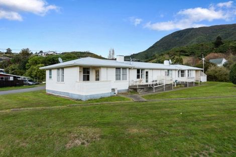 Photo of property in 23 Buller Street, Picton, 7220