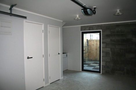 Photo of property in 16a Woodall Place, Totara Vale, Auckland, 0627