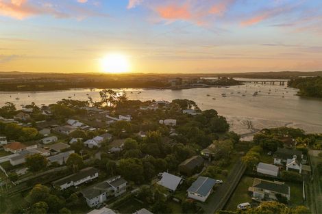 Photo of property in 2/20 Rambler Crescent, Beach Haven, Auckland, 0626