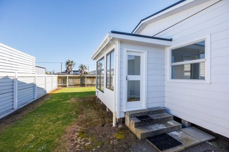 Photo of property in 1 Warren Street, Foxton Beach, Foxton, 4815