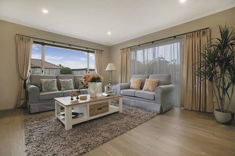 Photo of property in 15 Monash Place, Flat Bush, Auckland, 2016