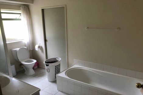 Photo of property in 86 Roberta Crescent, Orewa, 0931