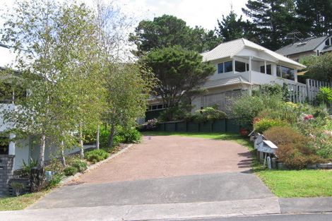 Photo of property in 2/26 Ronald Macken Place, Windsor Park, Auckland, 0632