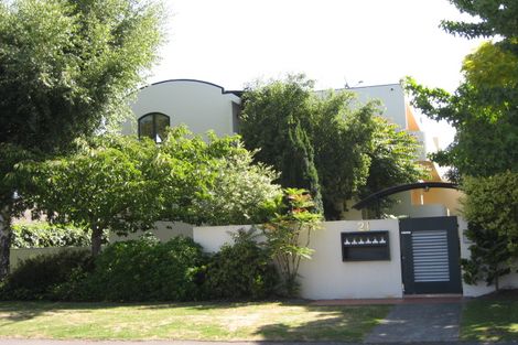 Photo of property in 2/21 Hewitts Road, Merivale, Christchurch, 8014