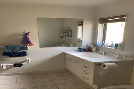 Photo of property in 1/112 Seaview Road, Glenfield, Auckland, 0629